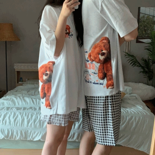 [커플 여남공용] 빼꼼 사이드 곰돌이 반팔 티셔츠 (3color)