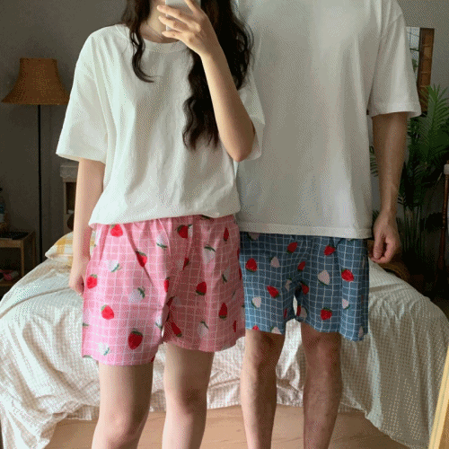 [국산 커플] 체크 딸기 인견 아이스 냉장고 잠옷 반바지 (2color)